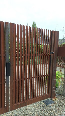 Cortenstaal lamelpoort